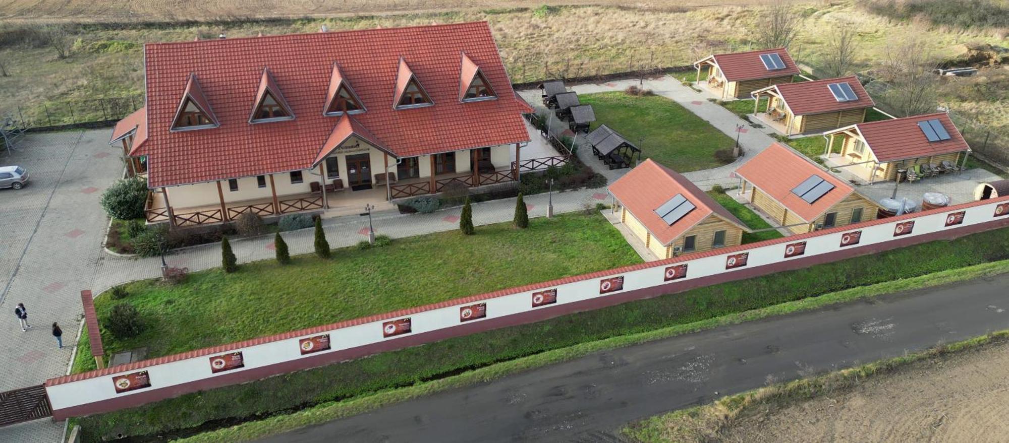 Tuzseri Palinka Tanya Екстериор снимка
