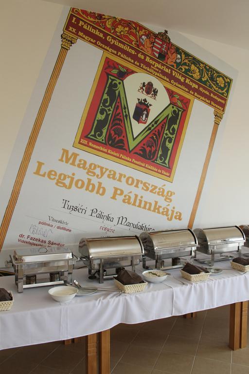 Tuzseri Palinka Tanya Екстериор снимка
